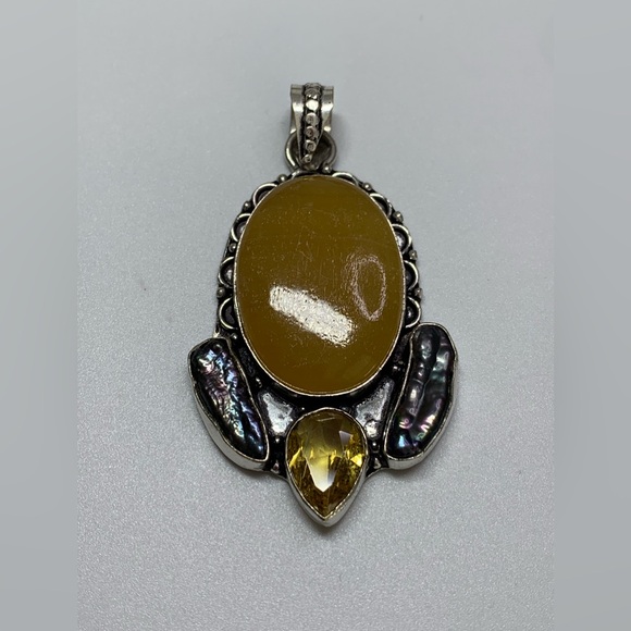 Beautiful Sterling & Yellow Lace Agate with Biwa Pearls Pendant - Picture 4 of 11
